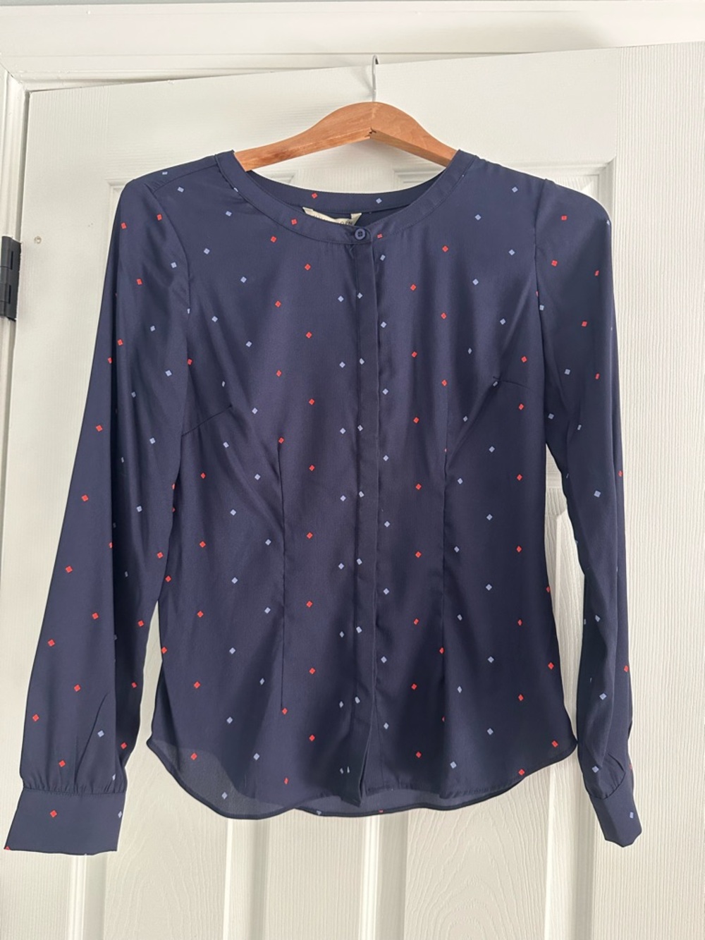 NWT 41 Hawthorn Navy Button-Front Blouse with Red & Light Blue Dots, size small